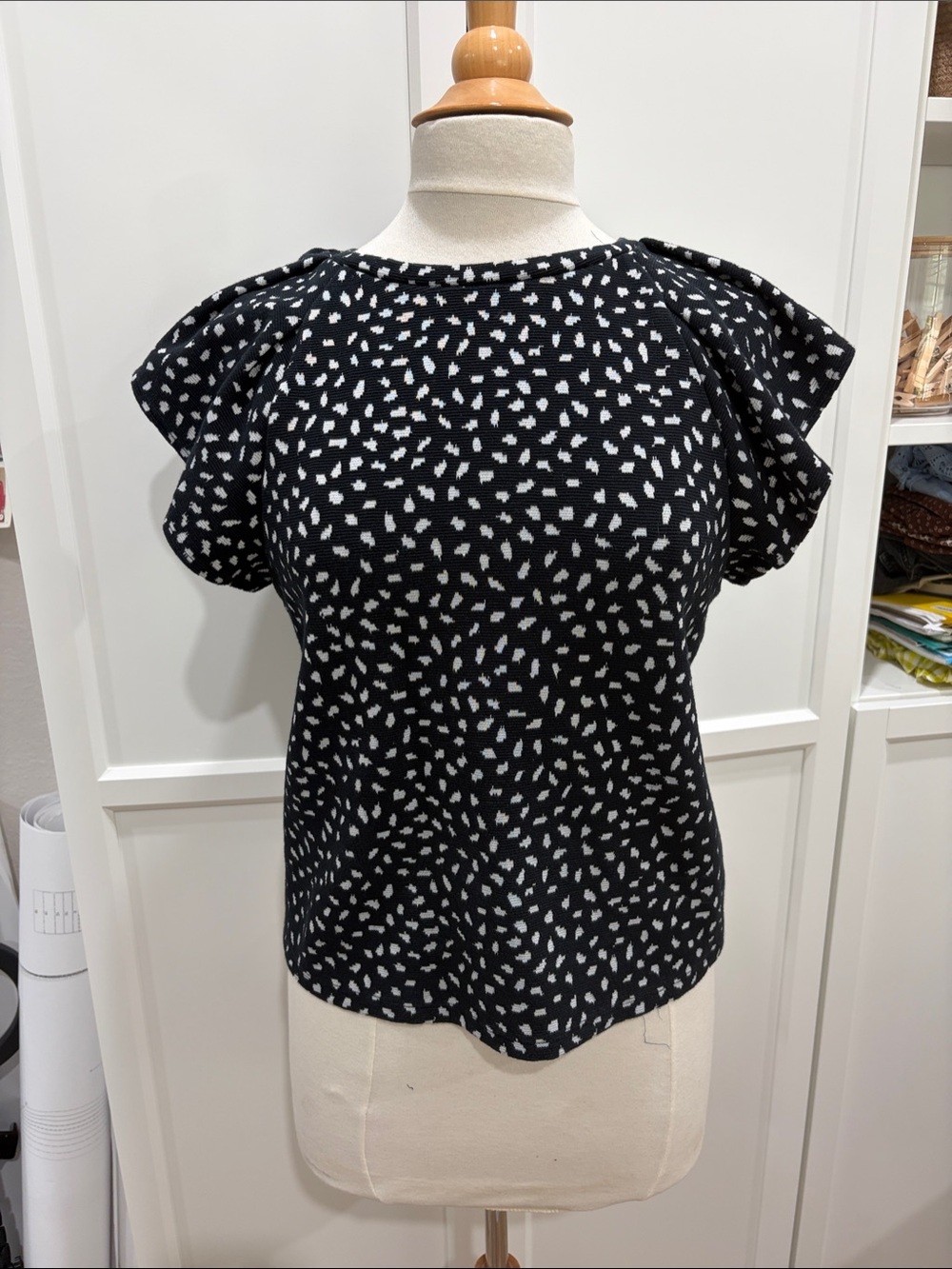 Ann Taylor Black and White Dot Flutter Sleeve Top size small